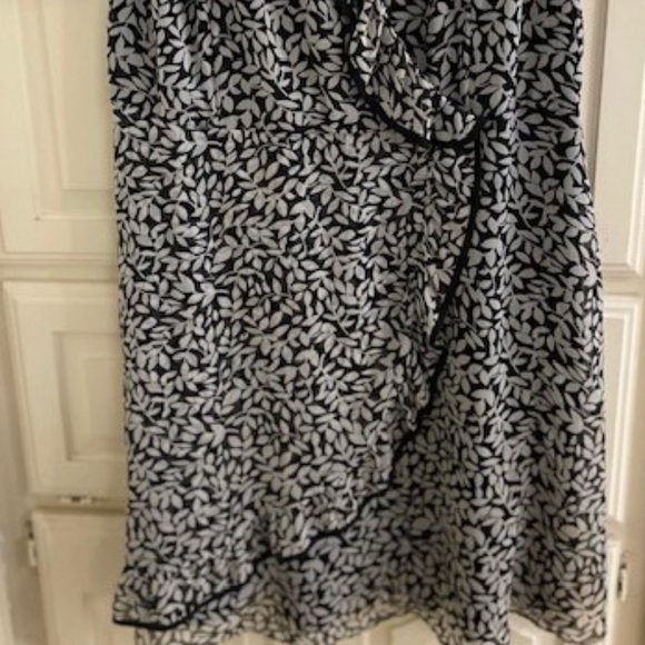 Frilly Black & White Dress - Picture 5 of 5